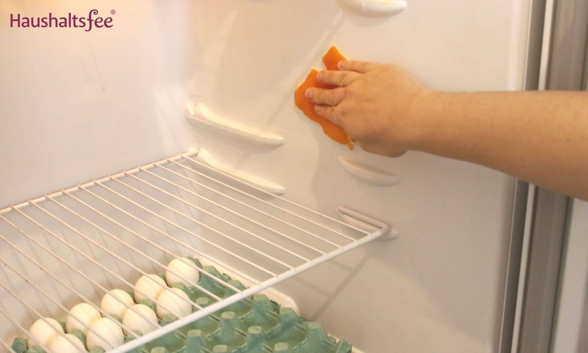 Orangenschalen im Haushalt: Gerüche im Kühlschrank entfernen